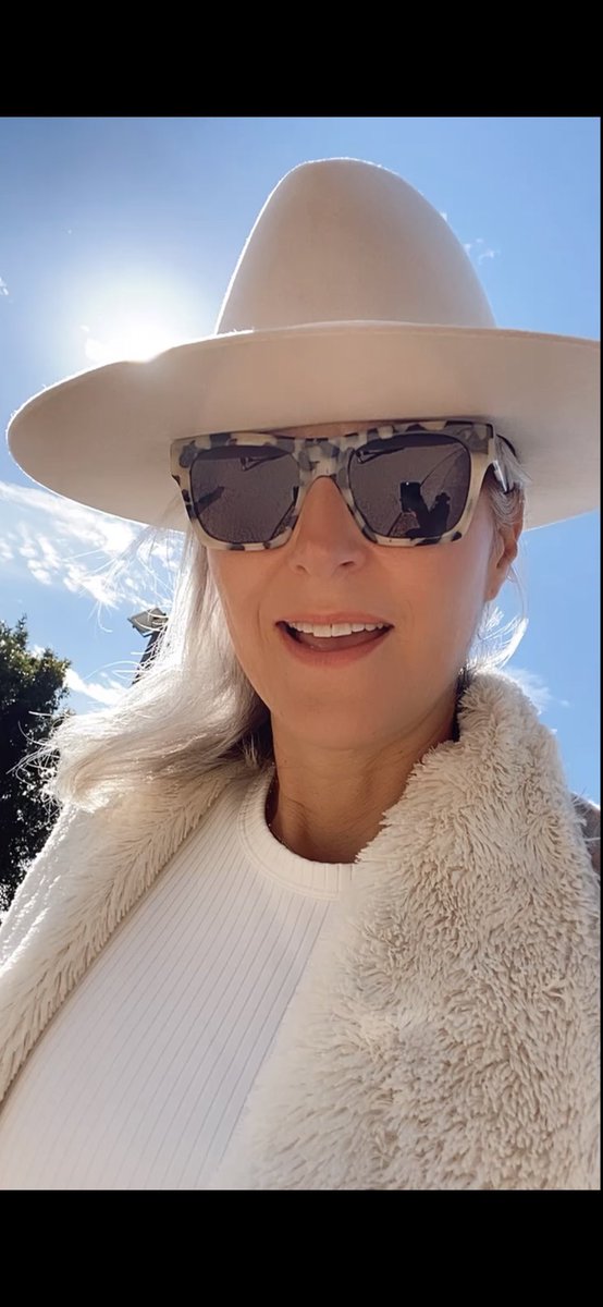 DaniStevens's tweet photo. Life’s joys and pleasures are more than just a faraway illusion … what will you see next? 

#lackofcolor #byronbay https://t.co/tfDTtyWdtR