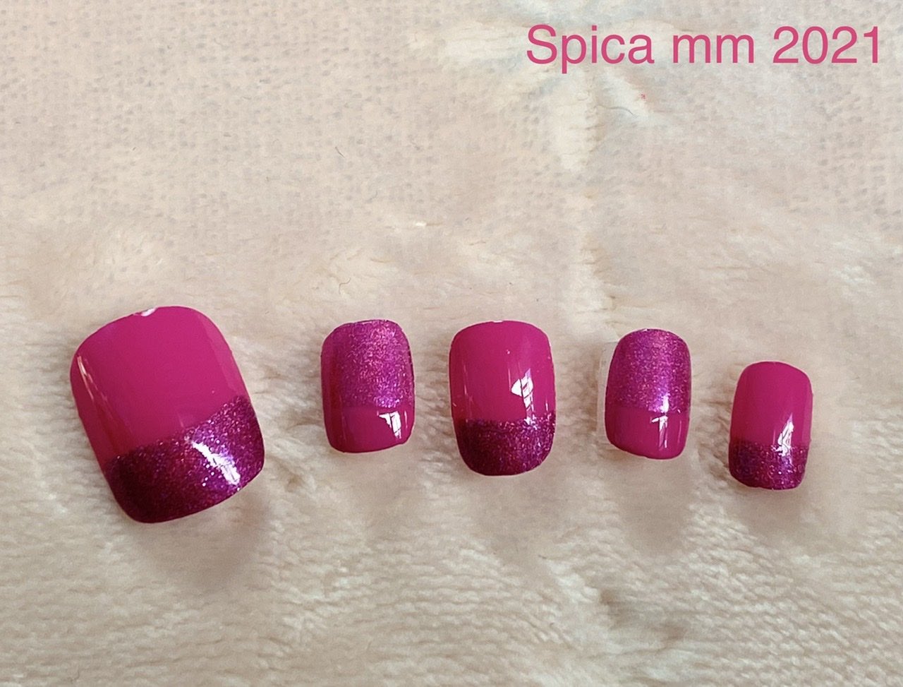 ネイルサロンスピカ Nailbeautyspica 今年もあと数日となりました 21年も早かったなぁとつくづく思います 今年最後の締めのネイルは来年への景気づけに派手なピンクで元気に明るく締めたいと思います Nailbeautyspica スピカ ペディキュア