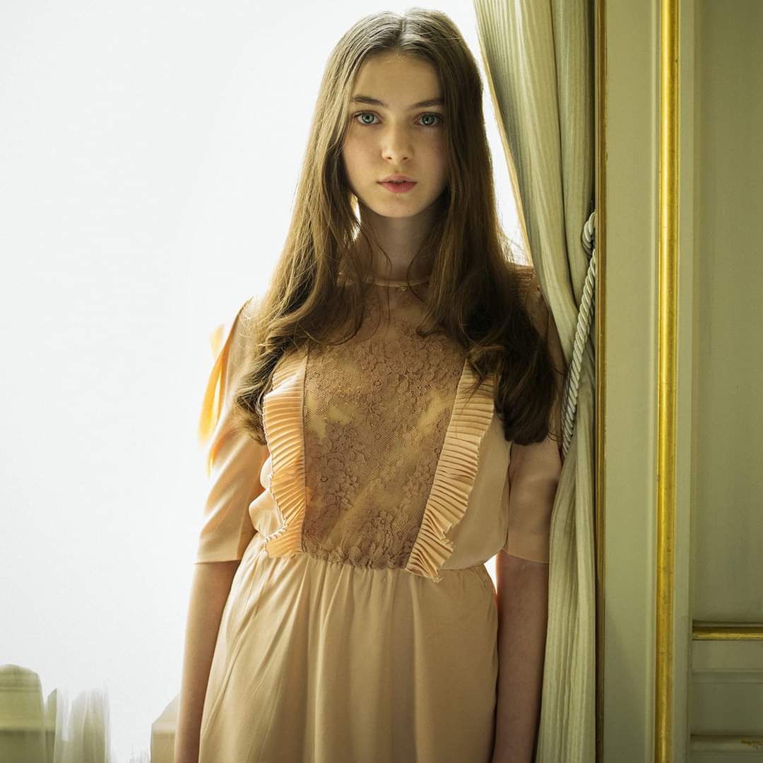 🏆제78회 베니스국제영화제 황금사자상 <해프닝>의 주역 이전에 제64회 칸영화제가 선택한 <비올레타>에서 당당히 아우라를 뿜어낸 ‘연기 천재,...