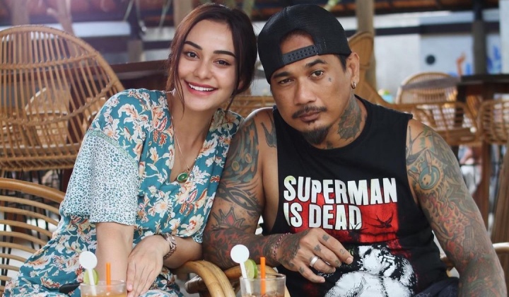 kanal247dotcom's tweet image. Nora Alexandra Sempat Isyaratkan Perpisahan, Jerinx SID 'Ketar-ketir' Hingga Tulis Pesan Ini #JerinxSID kanal247.com/media/konten/0…