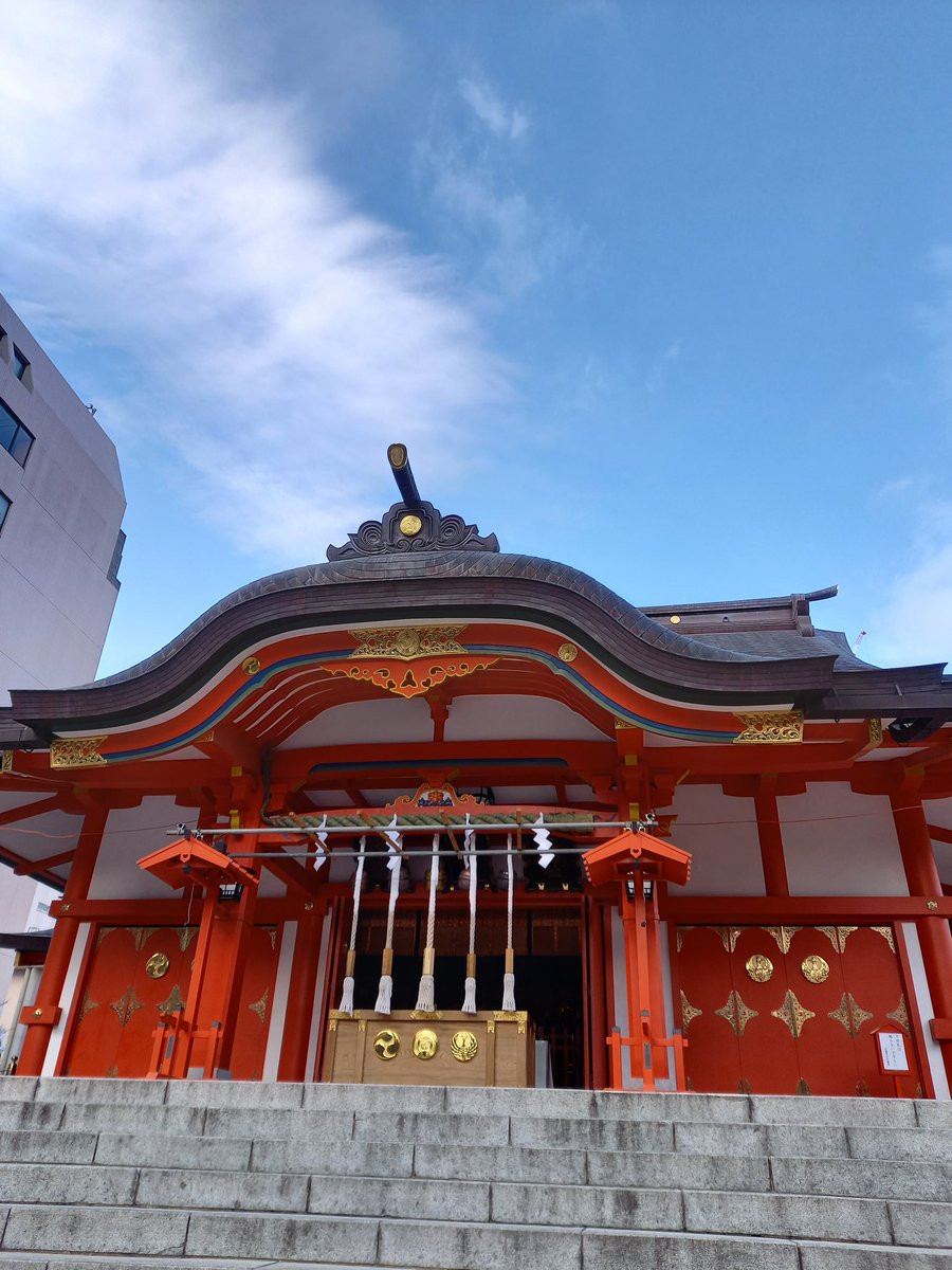 mu_hoku_arashi's tweet photo. 帰宅しました✨
昨日からずっと花園神社に呼ばれてる気がして、どうしても気になったので帰りに寄らせて頂きました。
確か冨田さんが首にしてたお守り、花園神社のって言われてた気がするし···
無事に最高のワンマンが終わった事。
沢山の方達に見送られて終えられた事。
感謝のご報告✨

 #VCBFINAL https://t.co/RtZiBjMaTB