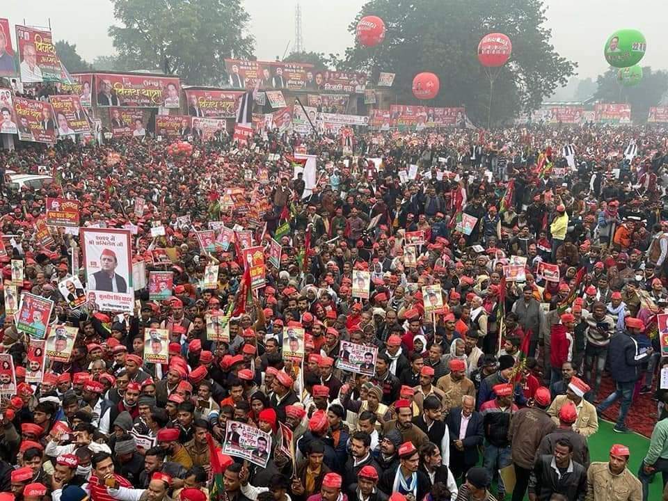 advo_Kripa's tweet photo. विशाल जन समूह , विजय यात्रा - उन्नाव।।
#बुजर्गों_का_विश्वास_युवाओं_का_साथ
जय समाजवाद।
जय अखिलेश , तय अखिलेश ।।
166 भगवंत नगर उन्नाव
@yadavakhilesh @sunilyadv_unnao @samajwadiparty @MPDharmendraYdv @NareshUttamSP https://t.co/q1Tskl8gNU