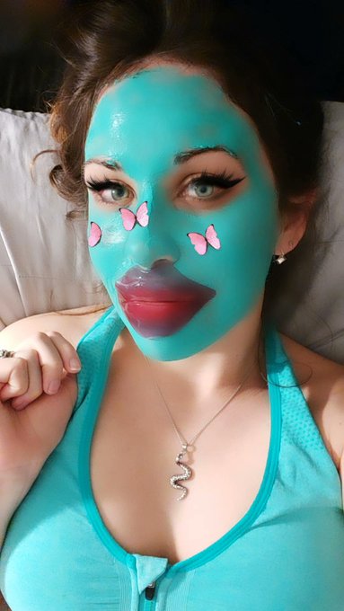I'm finally back home after my trip out west. Spending the evening doing some self care. 😌 https://t<a href="/tag/travelnotice"class="tags"><span>#travelnotice</span></a>