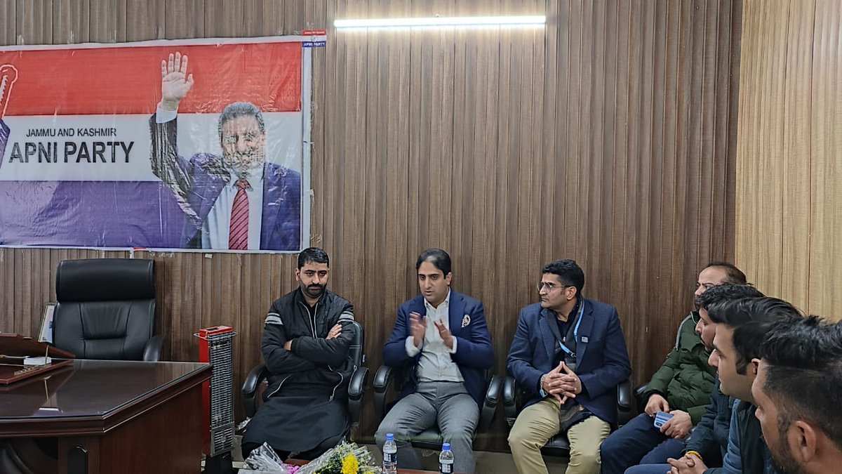 KhanRaqeeqJKAP's tweet photo. @Apnipartyonline Youth Wing President, @Junaid_Mattu 's visit to Jammu is a step towards making the youth wing stronger. 
He is a strong leader who keeps on  motivating and encouraging colleagues in the Party. 
Under his leadership, the youth wing will be strengthened in every no https://t.co/dZRqAwGUB3