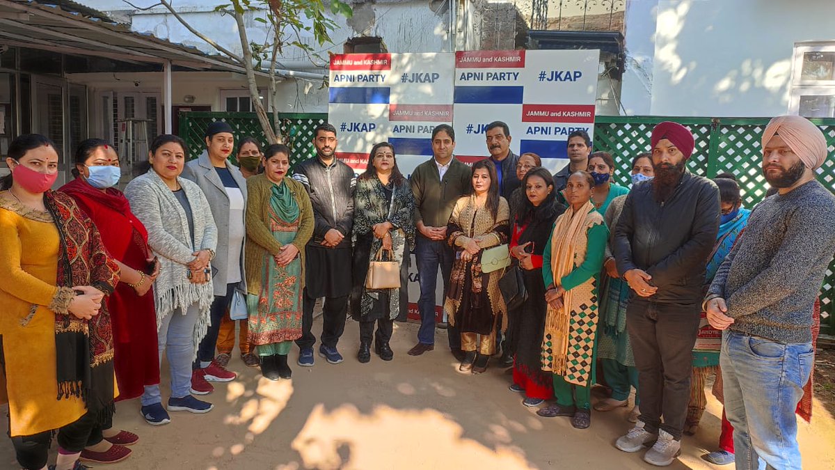KhanRaqeeqJKAP's tweet photo. @Apnipartyonline Youth Wing President, @Junaid_Mattu 's visit to Jammu is a step towards making the youth wing stronger. 
He is a strong leader who keeps on  motivating and encouraging colleagues in the Party. 
Under his leadership, the youth wing will be strengthened in every no https://t.co/dZRqAwGUB3