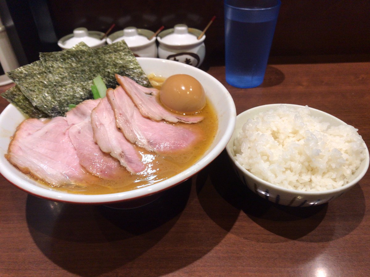 MiraiZipang's tweet photo. ラーメン納めで飛粋へ。
やっぱめちゃくちゃうまい！
まじでなんなんこのラーメンは. https://t.co/IsnPvu5KDv