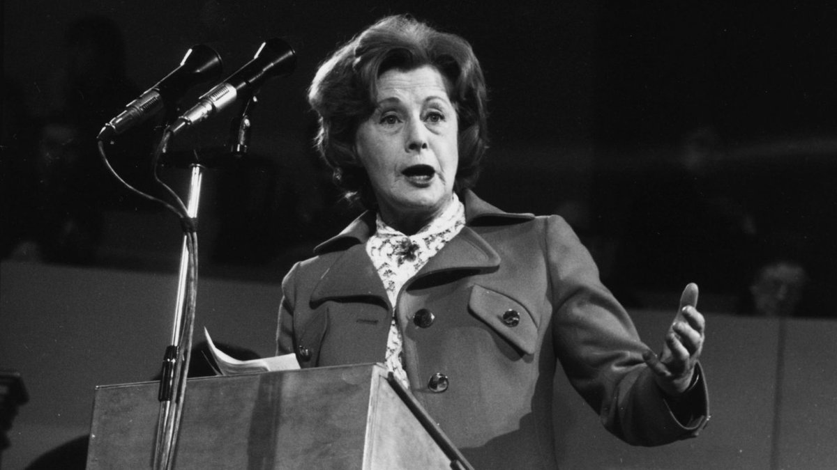 labour_history's tweet photo. #OTD 1975. Barbara Castle's Equal Pay Act becomes law. 

After decades of campaigning, it enabled women to make a claim for equal pay if they did the same job as a man. An employer could be taken to a tribunal if the conditions were breached. https://t.co/lz0XjF4j5n