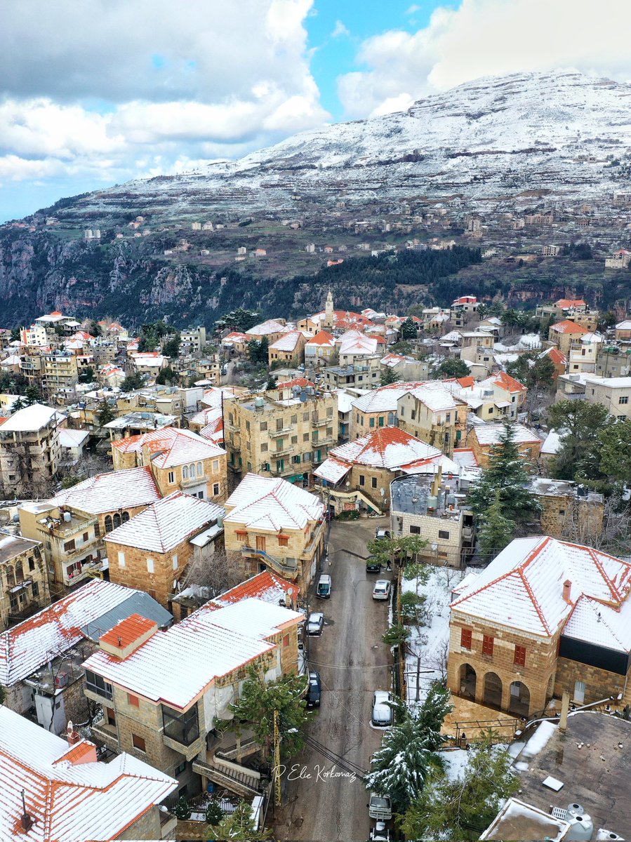 flyoverlebanon's tweet photo. حصرون وردة الجبل https://t.co/poe1q3vEPl