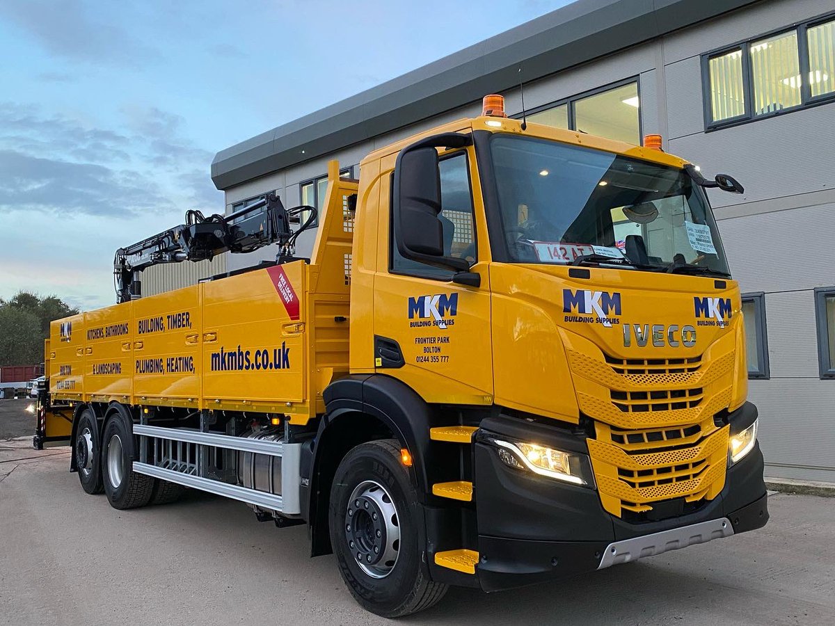 mwhullltd's tweet photo. Another impressive 26t builders merchant conversion for @mkmbs is hitting the road! With a new-style colour coded front grill & cab steps, the cab & body has been given a colour update in-house. Livery supplied by MW Graphics #VehicleConversion #MWGraphics #MartinWilliamsHull https://t.co/YOrxIEjt7A