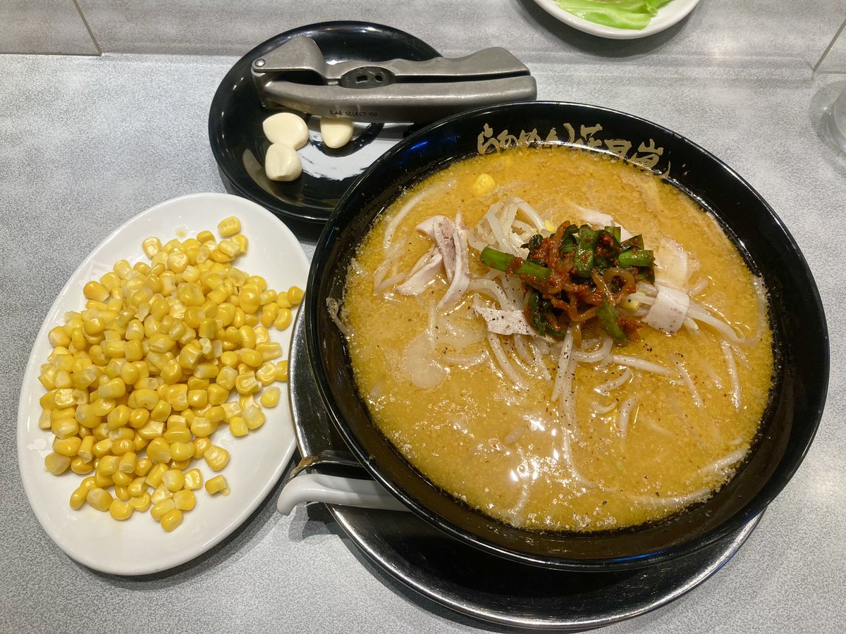 12/29昼 ★黄金の味噌ラーメン770円(ネギ抜き)コーン追加🌽 香ばしく優しい味噌の旨味♪熱々で美味い！寒い日の味噌🍜ってヤバ旨！ スタッフさんはハキハキ対応良く、またお店行きます♪