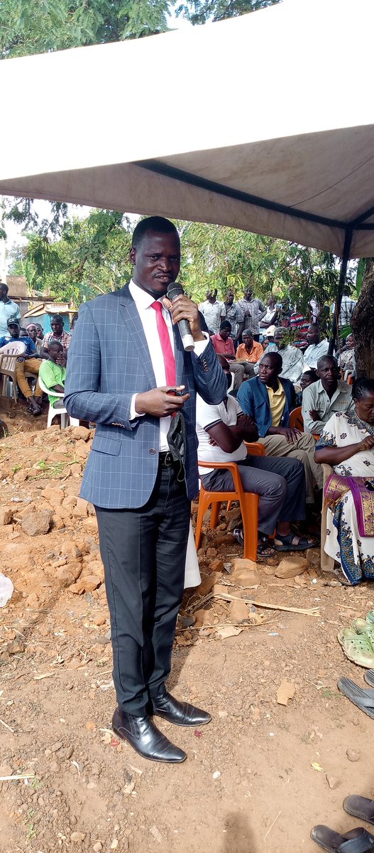 BigirwaGen's tweet photo. We keep on standing with our people. Yesterday we buried two citizens of Kamuli Municipality  poverty is the major cause of death in Busoga subregion and Eastern at large. https://t.co/FwpLfeDKW9