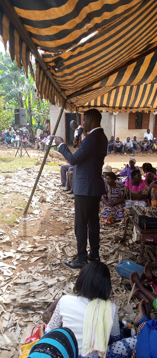 BigirwaGen's tweet photo. We keep on standing with our people. Yesterday we buried two citizens of Kamuli Municipality  poverty is the major cause of death in Busoga subregion and Eastern at large. https://t.co/FwpLfeDKW9