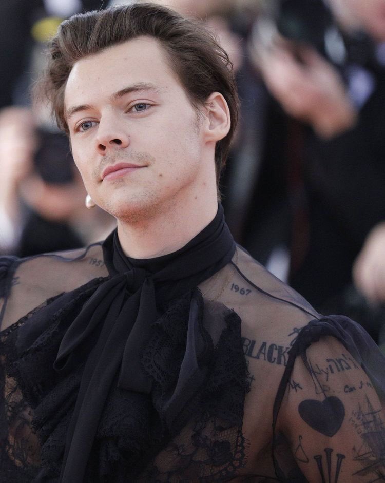 bellstyle91's tweet photo. buen día solo a harry d la meet gala https://t.co/pfyazmogtl