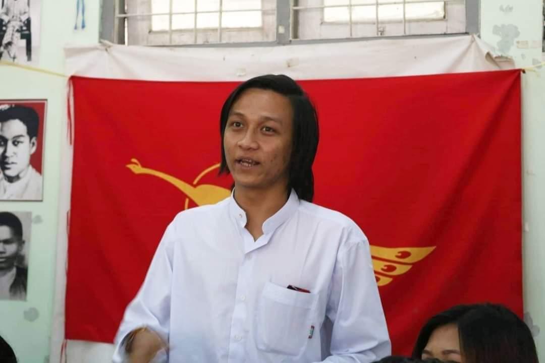 Chanapai247's tweet photo. Ko Min Thway Thit , former joint secretary of 2012-2016 BaKaTha central committee who has been detained for about 11 months , is going to face final judgement of junta's court. Today , Ko Wai Yan Phyoe Moe , vice-chairman of BKT , was also sentenced 2YRS+1MTH . 1/2
#Dec29Coup https://t.co/e5nNaORVEp