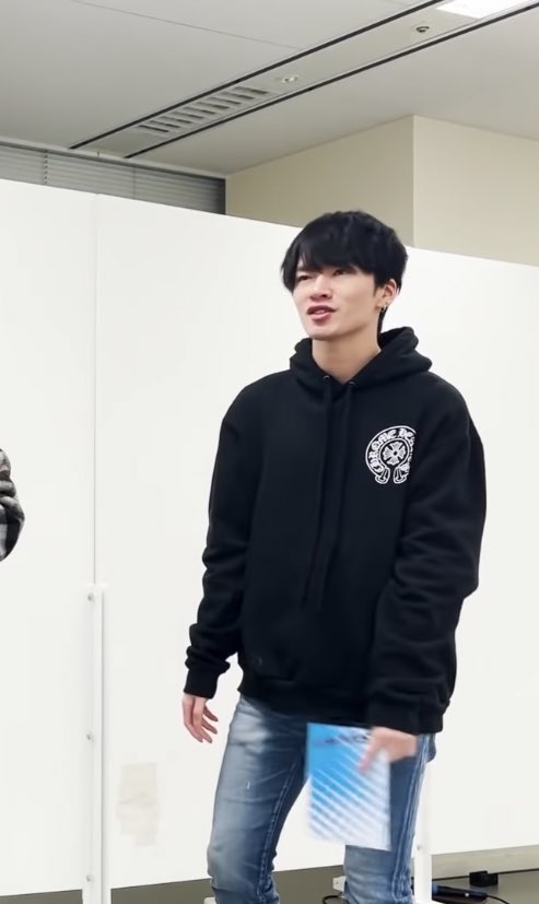 Snow Man Clothing Snow Man Youtube Channel 英語で食リポ ワイルドな表現力が試される 深澤辰哉 私服 Top Chrome Hearts Snowman すのちゅーぶ Snowman衣装 Snowman私服 Snowman Clothing Secrettouch 向井の英語力 英語だけで食リポ