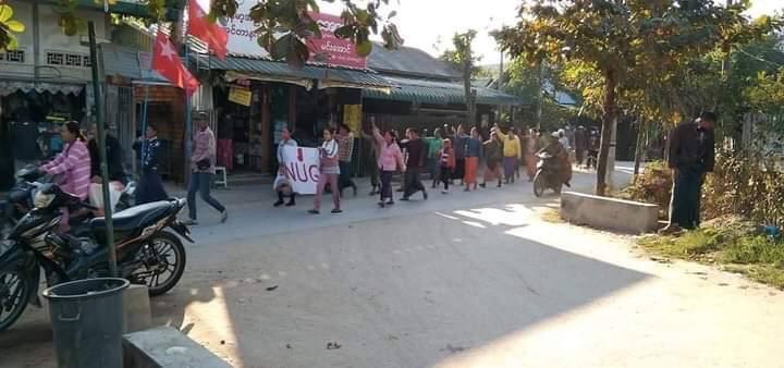 2021Revtweets's tweet photo. Locals of ShweBo Tsp never skip a day to protest against Genocidal Dictatorship.
#HelpMyanmarIDPs
#Dec29Coup   
#WhatsHappeningInMyanmar https://t.co/SG62D3CF3t
