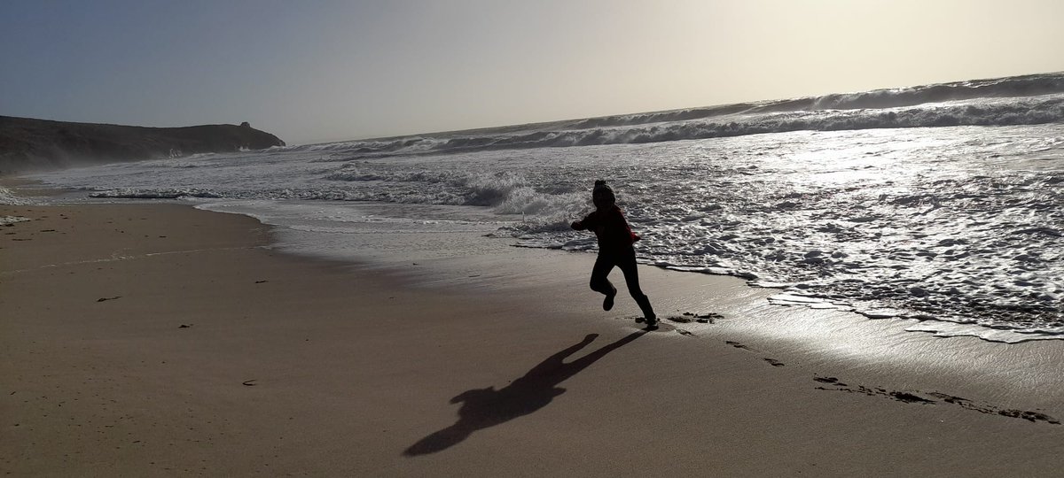 Time &amp; tide wait for no one..! @beauty_cornwall <a href="/StormHour/">#StormHour</a> <a href="/Cornwall_Coast/">Cornwall Coast</a> #Cornwall #Christmas2021 #seascape #PraaSands