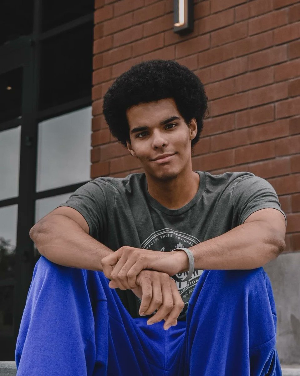 Autism_Chose_Me's tweet photo. Ladies and gentlemen, I have one thing to say: "AUTISM is my strength."
๐ท: Jasmine Castillo
#AutismStrong #AutismAwareness #AutismSuperPower #AutismChoseMe https://t.co/7YWLAZg26O