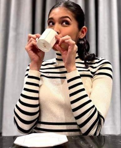 ma1208an's tweet photo. Chillin' 🌟🌟🌟
@mainedcm | #MaineMendoza
#BounceBackWithPalmolive https://t.co/8g2nL5DWOX