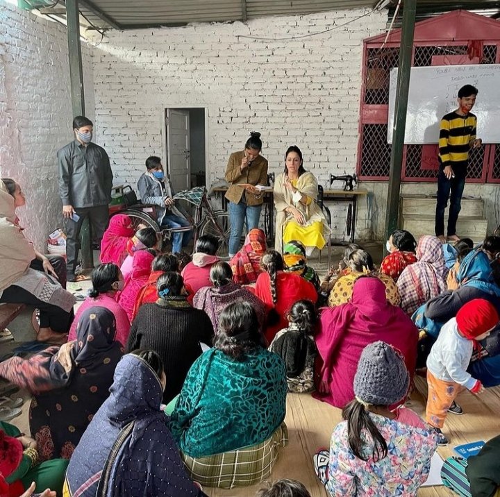 nagi_true's tweet photo. #womanpower great initiative taken by @ROUBLENAGI mam n her foundation #rnaf they are doing great works for the needy people n poor people of our nation across the nation, hats off to you mam 🙏 https://t.co/hrvjphs7Zo