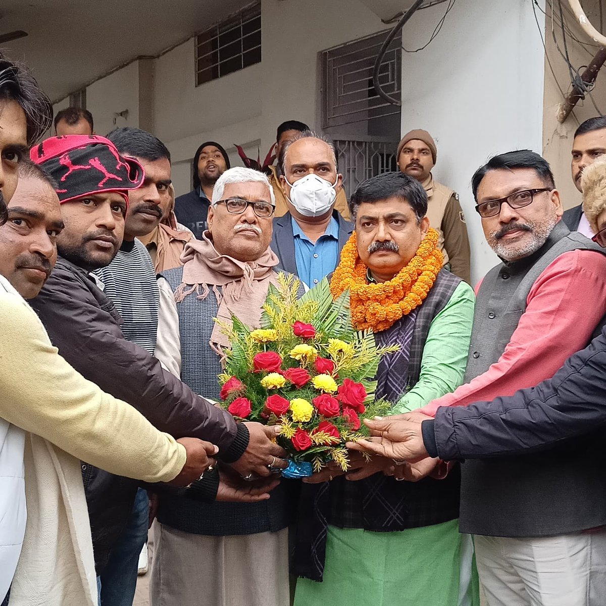 मंत्रीमंडल द्वारा सहरसा रेल ओवर ब्रिज, नगर निगम एवं सहरसा बायपास की स्वीकृति मिलने की खुशी में अपने आवास पर सहरसा की महान जनता जनार्दन से सम्मानित होकर अभिभूत हूं। 

इस सम्मान के लिए जनता जनार्दन का बहुत-बहुत धन्यवाद एवं आभार।🙏
आप सभी जनता जनार्दन का स्नेह यूं ही बना रहे।
1/3