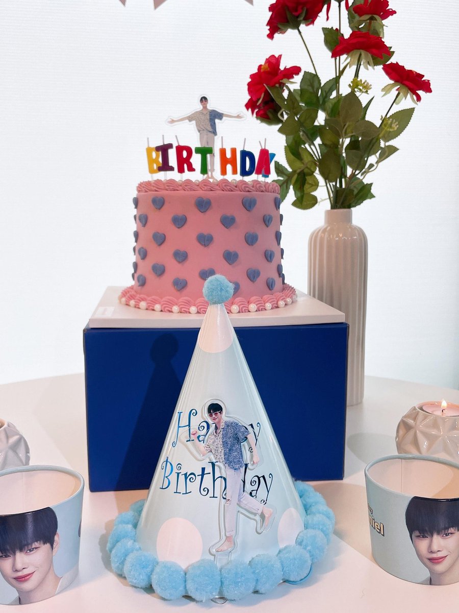 Syaliza_along's tweet photo. December ..Our Birthday Month 🎂🥰
10 dec & 13 dec
I love you Kang Daniel
Cake birthday same like Kang Daniel birthday Cake 🤭
✨✨ #DANITYSELCADAY ✨✨
#KANGDANIEL #강다니엘 @konnect_danielk https://t.co/l1IDywMOhe