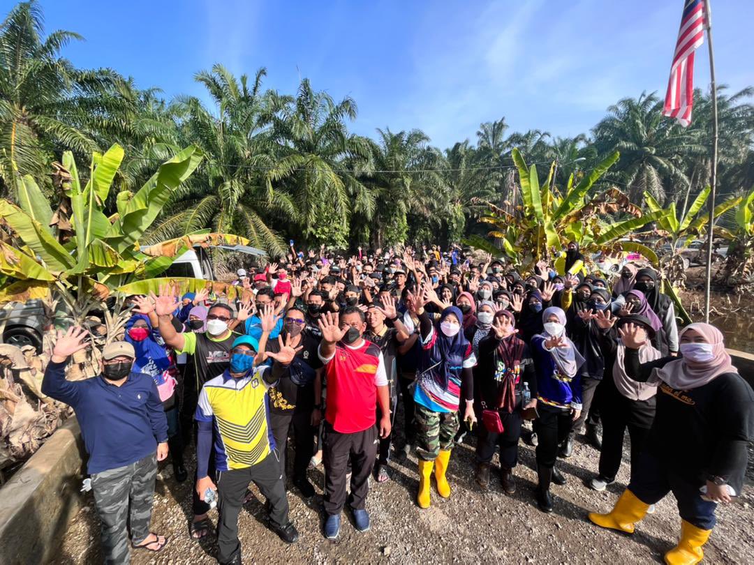 tajcollege's tweet photo. Satu tips yg min nk kongsi utk mereka yg beragama islam tu semasa mengemas dan menbantu penempatan mgsa banjir adalah sambil2 mencuci tu jangan lupa selitkan doa utk mereka yg ditimpa musibah ini serta jangan lupa bersyukur untuk nikmat yg kita ada pada saat ini insha Allah💕 https://t.co/SGw6KogSbZ