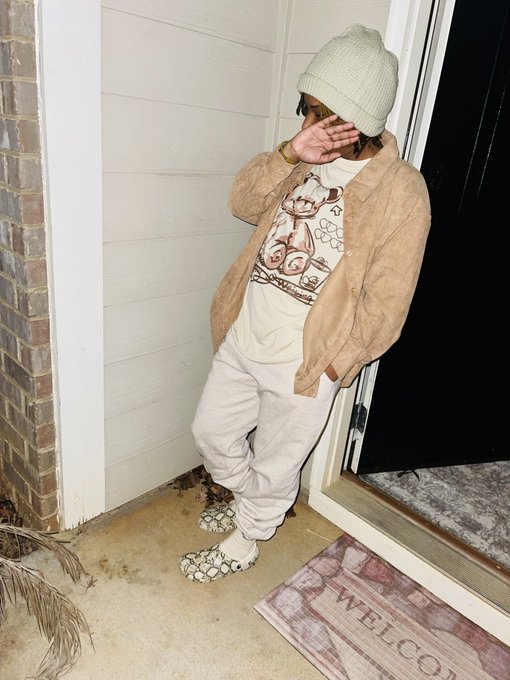 Honestly, honestly I&rsquo;m trying to stay focused. https://t.co/k5Eq16OaUO