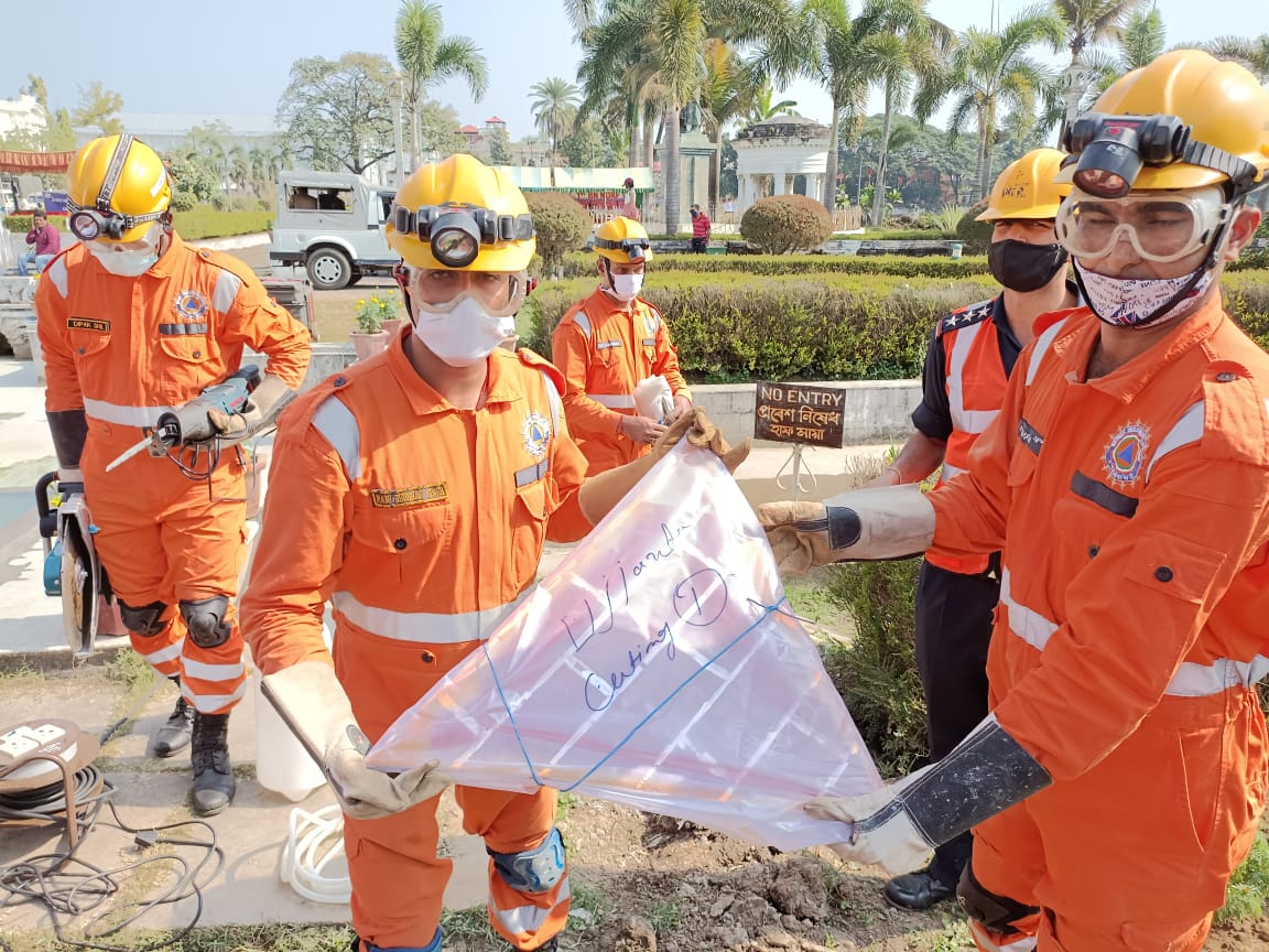 01NDRF's tweet photo. 1st Bn NDRF Conducted State Level Mock exercise on Earthquake at Ujjayanta Palace Heritage structure,Agartala, Tripura on the eve of *AZADI KA  AMRUT MAHOTSAV* 
#OnDisasterManagement 
#DisasterPreparedness
@AtulKarwal
@hpskandari1
@PankajKavidayal
@BjpBiplab
@NDRFHQ https://t.co/wzF67avxDc