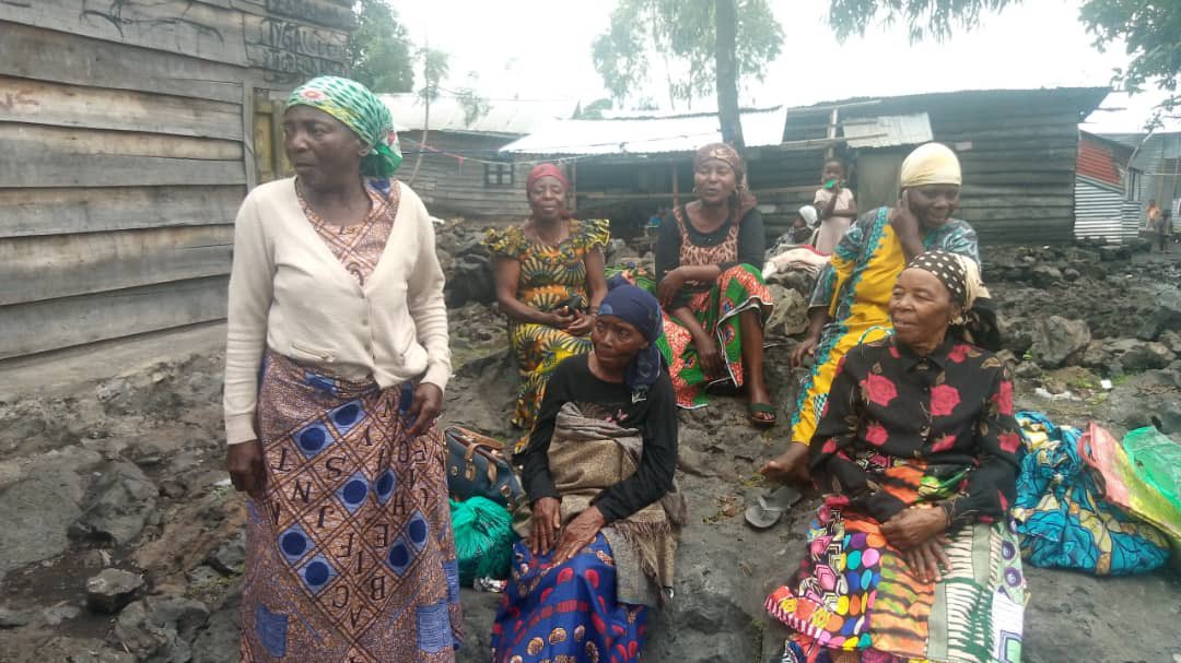 JUCOadvocate's tweet photo. We first met Croyance in Tanzania at our camp in 2017. She is now a RS Jr at Barclay College. 
She raised over $1000 to buy food for the holidays for the women and children of her village affected by war in the DRC (Congo). Last week they handed it out.

Be like Croyance. https://t.co/f7vlEvLT50
