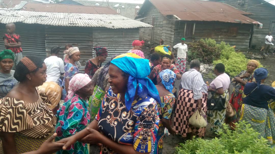 JUCOadvocate's tweet photo. We first met Croyance in Tanzania at our camp in 2017. She is now a RS Jr at Barclay College. 
She raised over $1000 to buy food for the holidays for the women and children of her village affected by war in the DRC (Congo). Last week they handed it out.

Be like Croyance. https://t.co/f7vlEvLT50