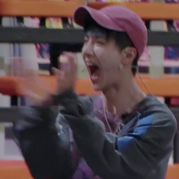 GENTE LA CANCIÓN DE YIBO SERÁ GRATIS, DIOS NO SÉ QUE HICE BIEN PERO ESTE ES EL MEJOR REGALO DE NAVIDAD, SIEMPRE PUEDES HACER MEJOR MI DÍA YIBO 😭😭😭