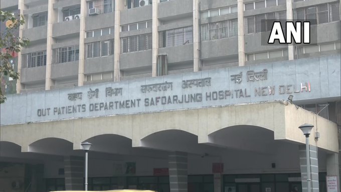 ndtv's tweet photo. #Delhi | Resident doctors of #SafdarjungHospital continue their strike against the delay in #NEETPG counselling.

"We're facing problems in getting medical treatment here, but doctors are raising valid demands after working through #COVID19," says a patient's relative.

(ANI) https://t.co/bCgNqddO5R