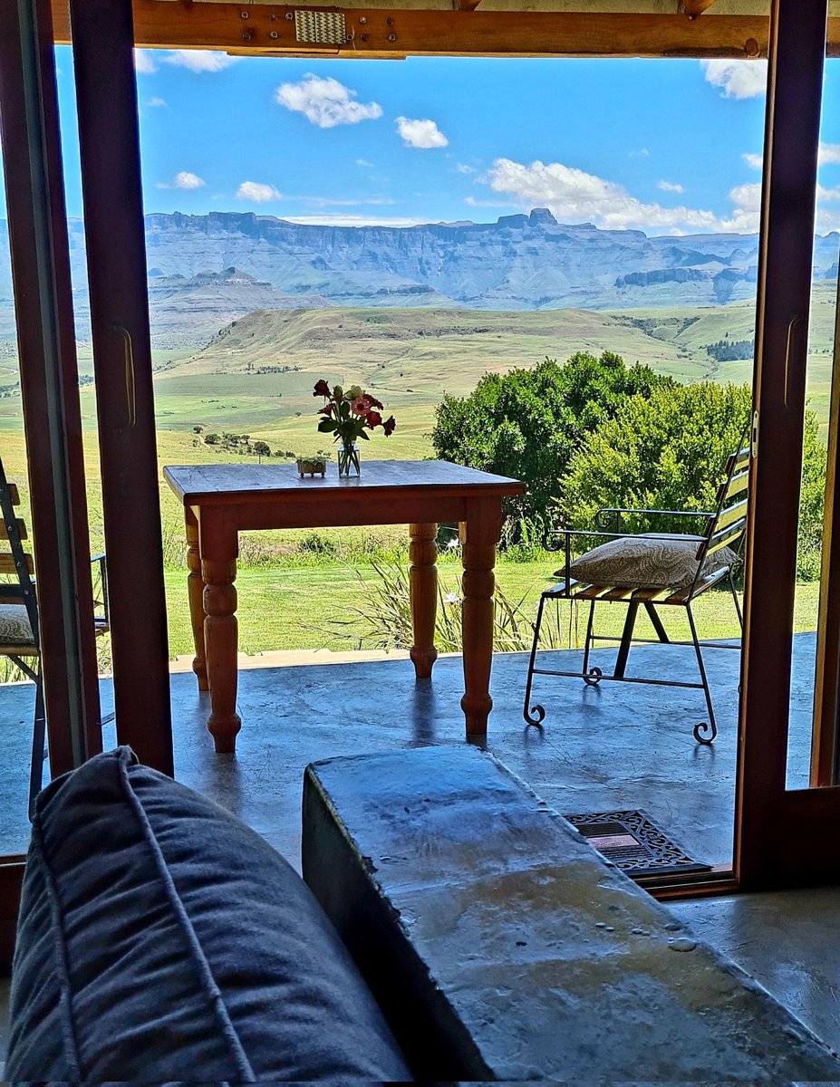 berghouse's tweet photo. Amphitheater mountain northern Drakensberg framed in the cottage door
Reservation https://t.co/vKpEFMY0fw
#travel #bedroom #birdphotography #animals #Landscapers #landscapephotography #trails #explore #adventure #hikingadventures #secretdestination #drakensbergaccommodation https://t.co/pUuiz5yAAK