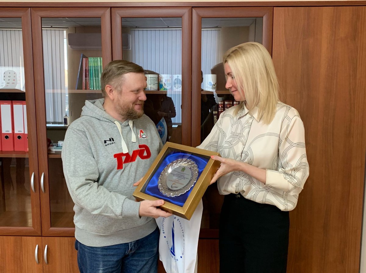 rugbylokopnz's tweet photo. ФОТОГРАФ РК «ЛОКОМОТИВ-ПЕНЗА» ПОЛУЧИЛ НАГРАДУ ИЗ РУК МИНИСТРА
Спортивные фоторепортажи Андрея Демина признаны лучшими в регионе по итогам уходящего года.
https://t.co/fQUMGdUQ4o
@RugbyRussia @rzd_official @rfsoloko @minsport_pnz @ozzyk73 @kultura_penza https://t.co/KL5IN3sNyI