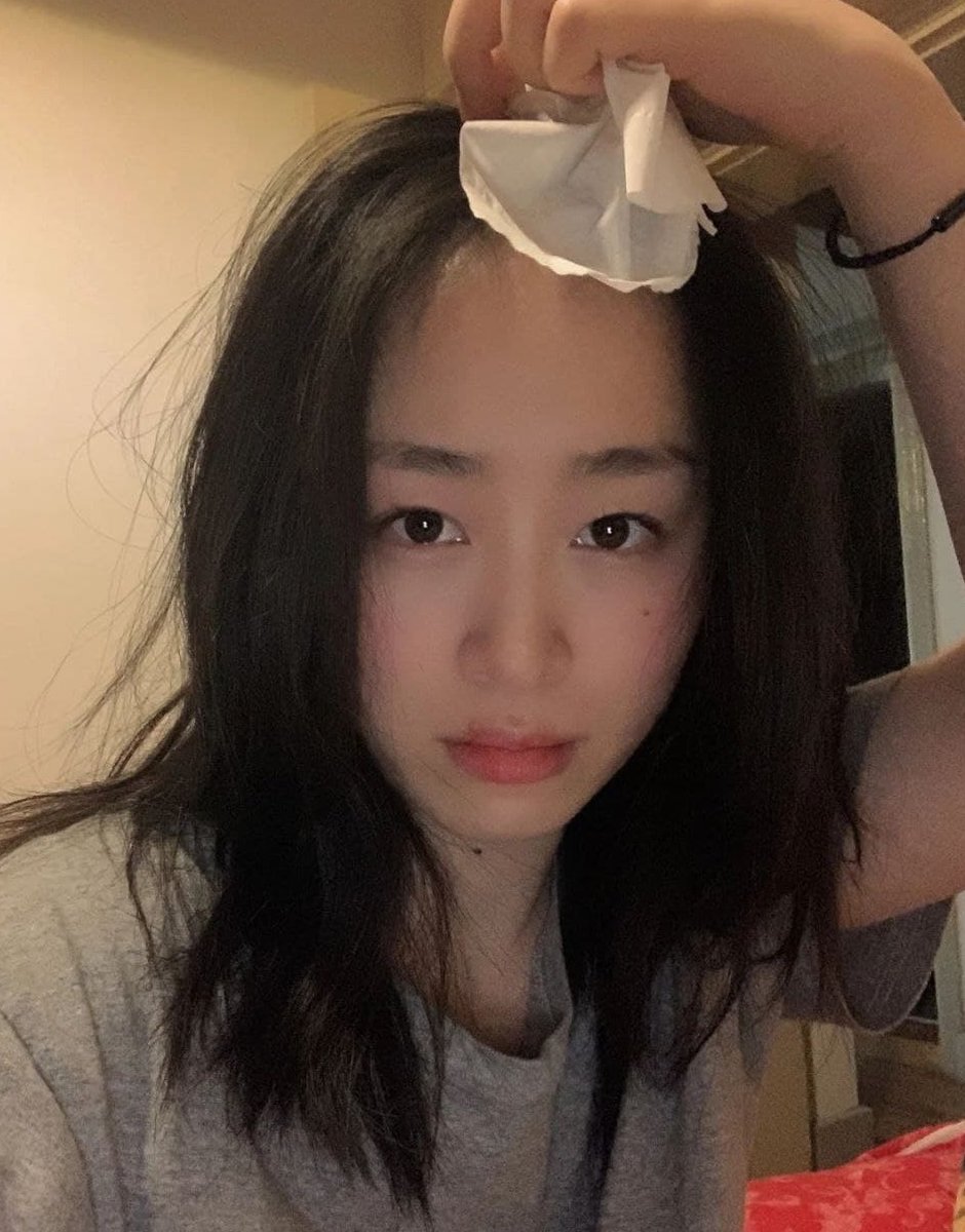 Don't forget to take two selfies when you wake up😂😂