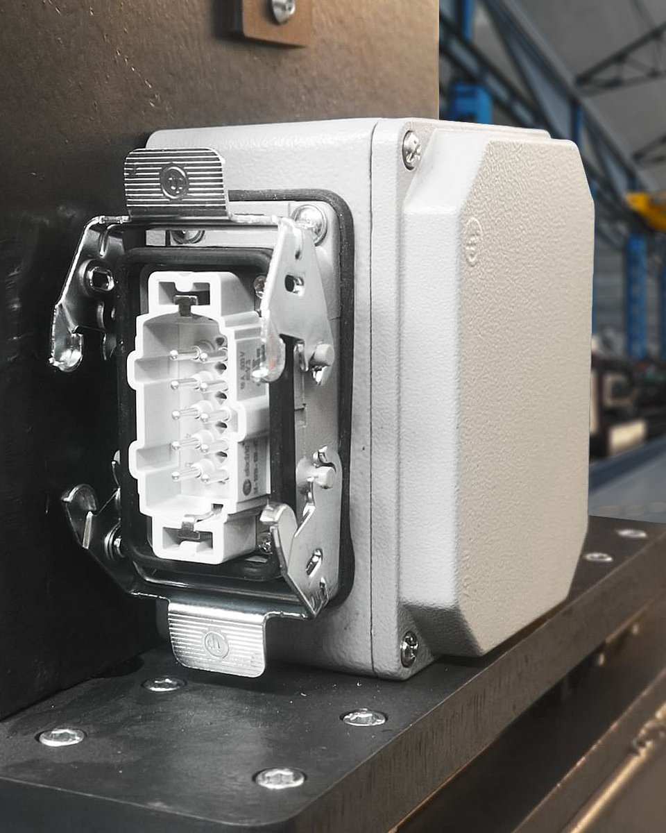 tpelectric's tweet photo. Alüminyum enjeksiyon gövdeleri ile endüstriyel alanların dayanıklı çözümü; Çok Kontaklı Fiş-Priz ve Alüminyum Buatlar.
.
Durable products of industrial areas with aluminum injection housings; Heavy Duty Connectors and Aluminum Enclosures.
.
#çokkontaklı #heavydutyconnector https://t.co/947pHqr80o