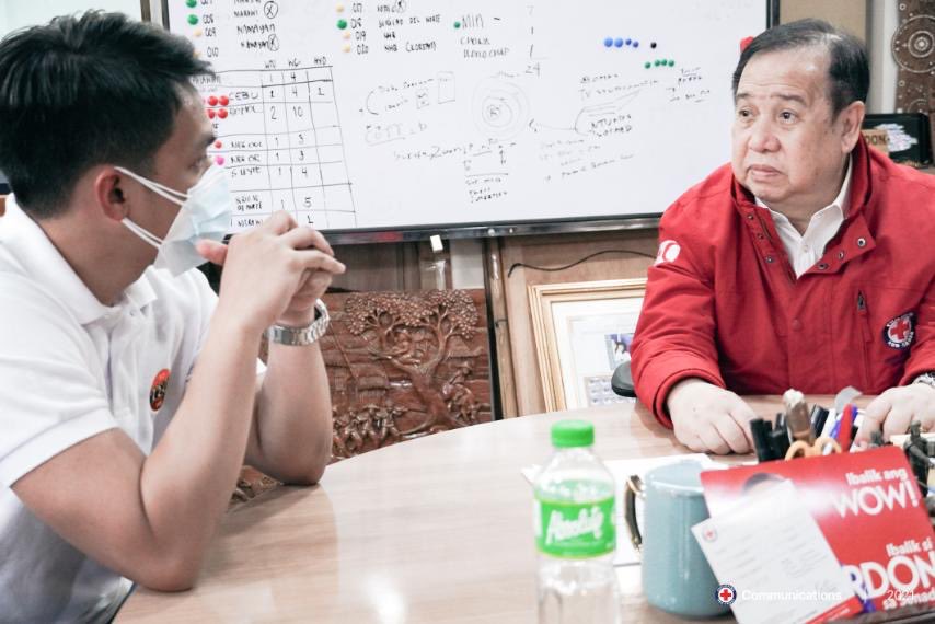 philredcross's tweet photo. ๐ LOOK: Representatives from the @upsilonsigmaphi Fratnernity handed over a cheque to Philippine Red Cross Chairman Sen. @DickGordonDG to help our countrymen recover from the onslaught of Typhoon #OdettePH
#UpsilonCares
#OperationOdette2021
#IStandWithPHRedCross https://t.co/L36gz5uB6H