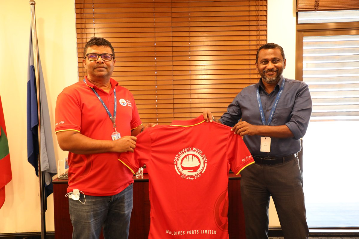 Portmv's tweet photo. CEO @shahid2742 handed over #PortSafetyWeek & #SafetyWeekRun Jersey to @ADKHospital MD @ahmedafaal, as he will be participating in #PortSafetWeekRun. https://t.co/qg84I8x7iJ