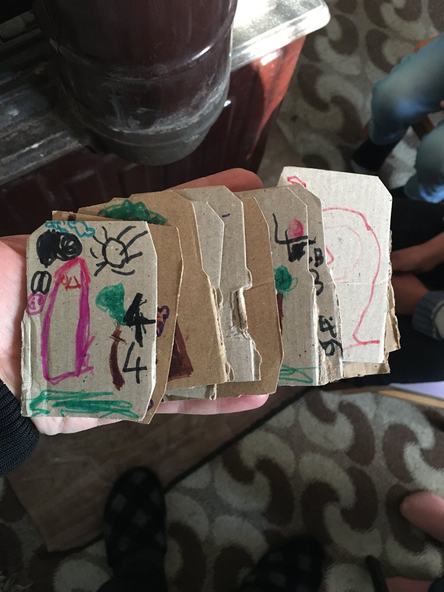 Meslek hayatıma başladığımdan beri çocuklarıma özellikle kitap sevgisini aşılamak için elimden geleni yaptım. Her gün kitap incelemelerimiz ve hikaye saatlerimiz oldu.Meyvesini bu şekilde görebilmek gerçekten çok mutluluk verici.