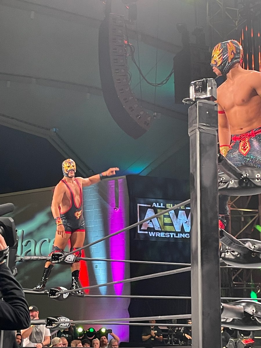 ShawnTh0rnsbury's tweet photo. I honestly feel that @FuegoDelSol is going to be very special, and his new partner seems like he has the potential to be pretty good as well... once he gets a little more experience.
#AEW #NewYearsSmash #TooFastTooFuego https://t.co/RA88VuRWf2