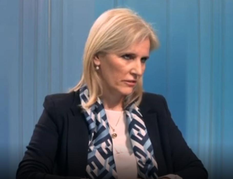 Daniela C.. tweet media