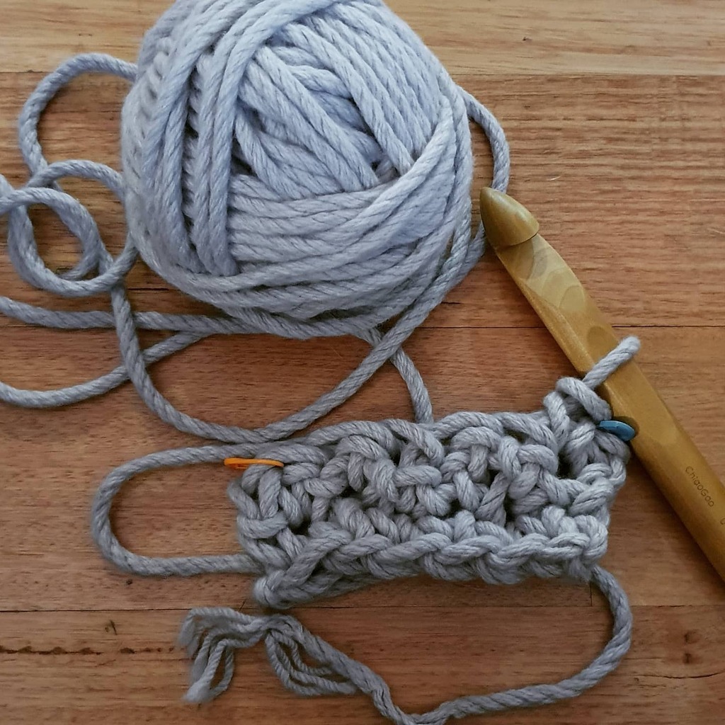 sarsscott3's tweet photo. Trying my hand at Chunky crochet with the crochet Scarf kit from @homelealass Can't wait to finish my new Snood 😊 https://t.co/NHUA1qHwct https://t.co/SefFew8IJq
