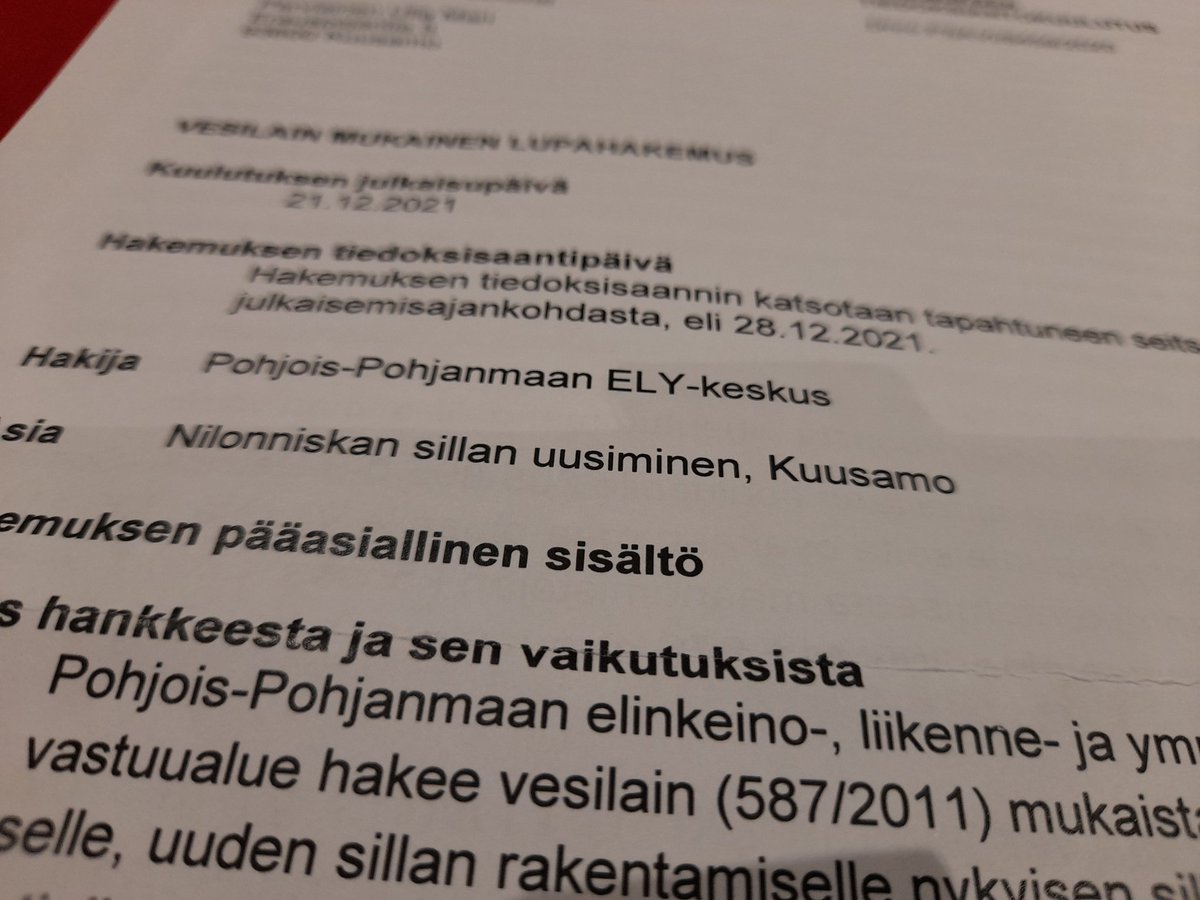 ParviainenUlla's tweet photo. Pohjois-Suomen AVI lähetti maanomistajille tiedoksiantokuulutuksen, että vt5:n Nilojoen silta uusitaan 2022-2023. Rakennustyö on hyvä syy ajaa #neljäntienristeys kautta ja nähdä kylän raitin uusi ilme. @AVItwiittaa @KuusamoRuka #Lopotti https://t.co/WndqSzC6OY