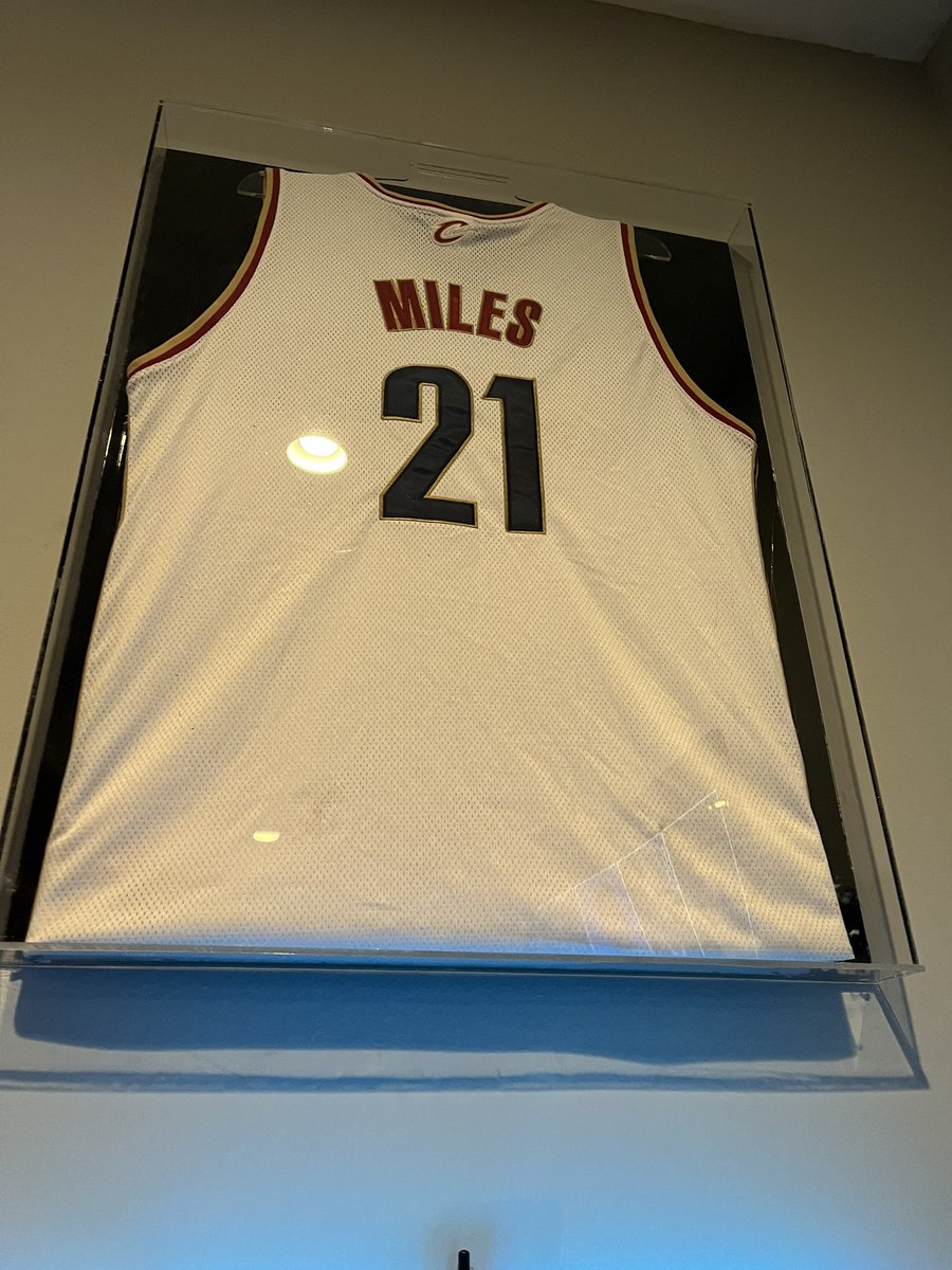 CoachJimmyMc's tweet photo. #DMiles #pressboxsportsbar https://t.co/fwENkH8nc0