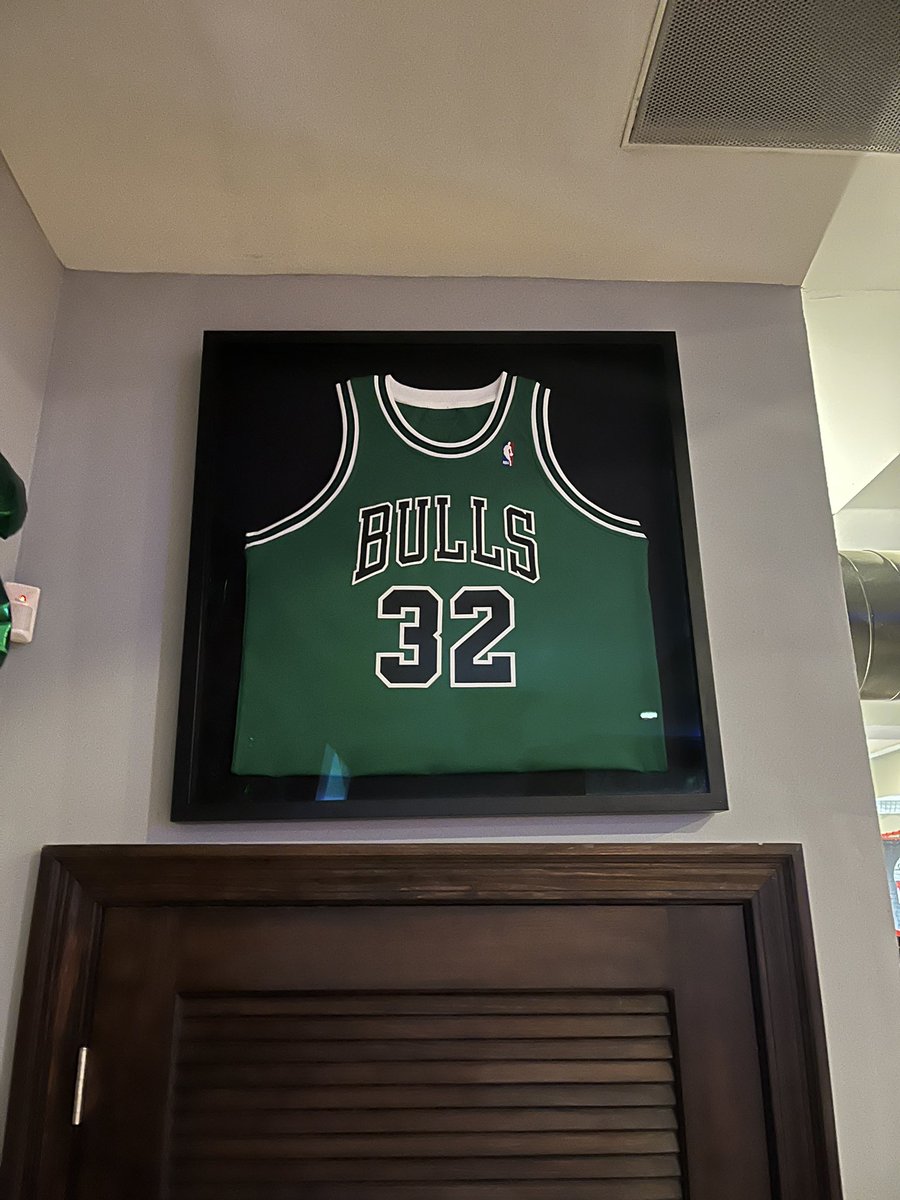 CoachJimmyMc's tweet photo. #LarryHughes #pressboxsportsbar https://t.co/exI4A2XU7i