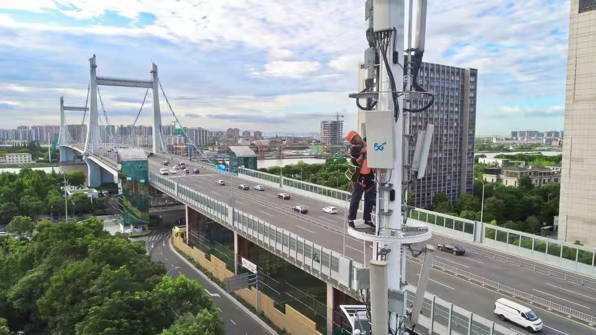 ningbotweets's tweet photo. The first batch of "gigabit cities" in China was released recently, and 29 cities, including #Ningbo, reached the evaluation standard of "gigabit cities" and built the first batch of "gigabit cities" in China. 
This marks the city's official entry into the "double gigabit" era. https://t.co/bXYjnTLIKm