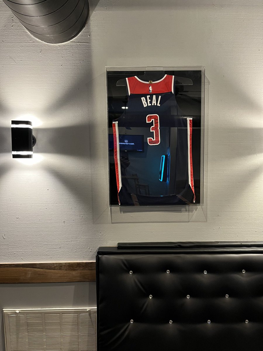 CoachJimmyMc's tweet photo. #bradbeal #pressboxsportsbar https://t.co/syGsr70igy