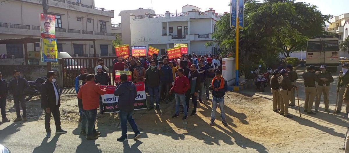 Partap94326433's tweet photo. #पूछता_है_उत्तराखंड
#KeepReinventing                        
#HPIndiaPantnagarReturnOurJobs
It's very Shameful news for hp Inc (printer 🖨, Laptop💻, Desktop Manufacturing Company Kicked out 185 Employees Due to this pandemic. hp Inc is not a trust worthy company. https://t.co/nMozdLbJCn