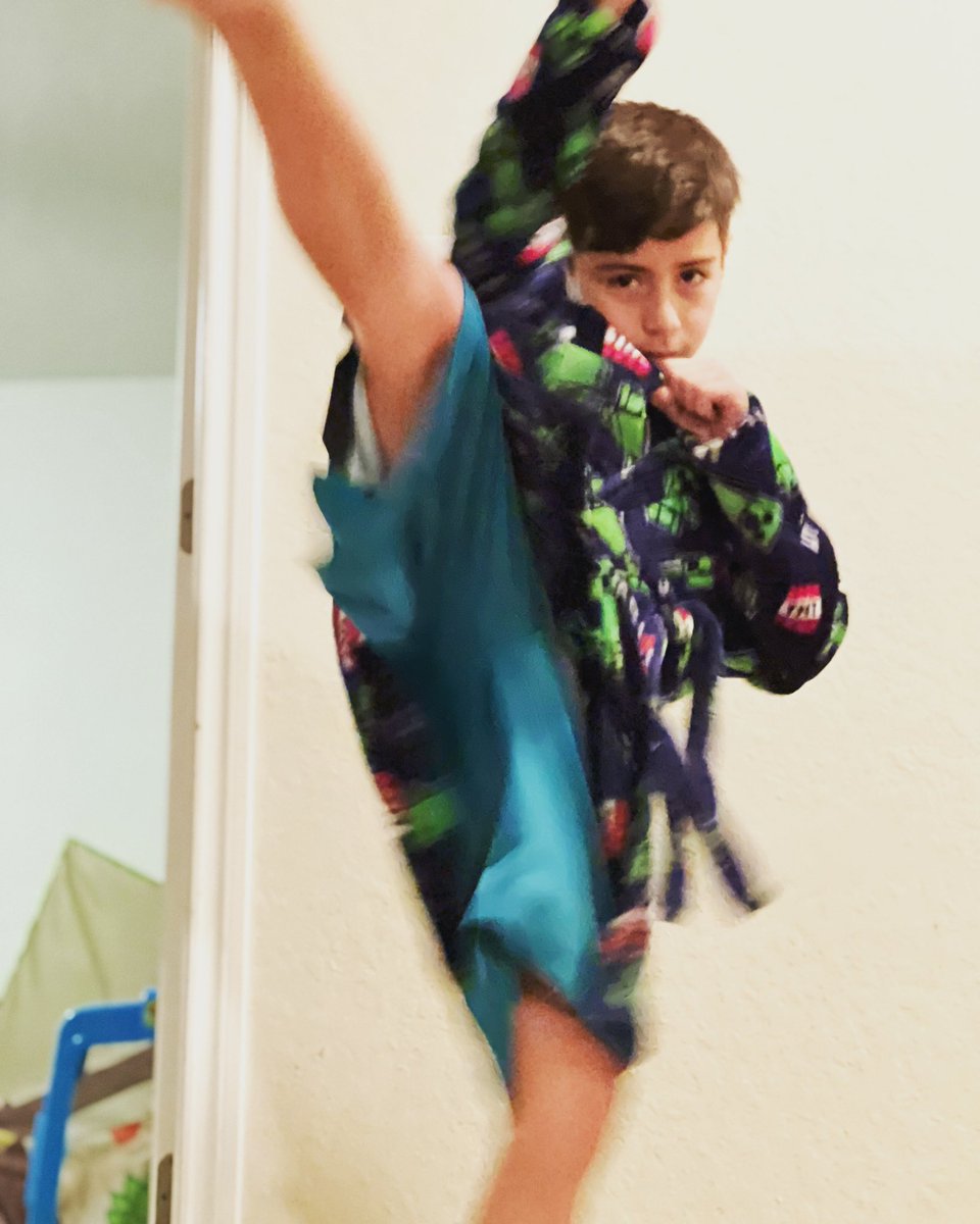 DominicsCatch's tweet photo. My 7 year old Tristan showing off his roundhouse before his #bjj session.  #taekwondo #kickboxing #muythai #mma #youthmma #eyeofthetiger https://t.co/wpaEYsURbx